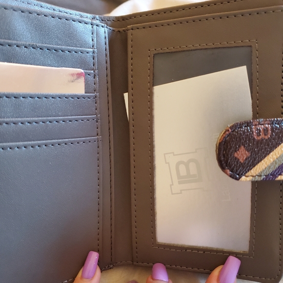 Wallet - Picture 4 of 4